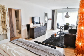 Schickes Apartment mit Parkplatz, 10 Min zum Flughafen